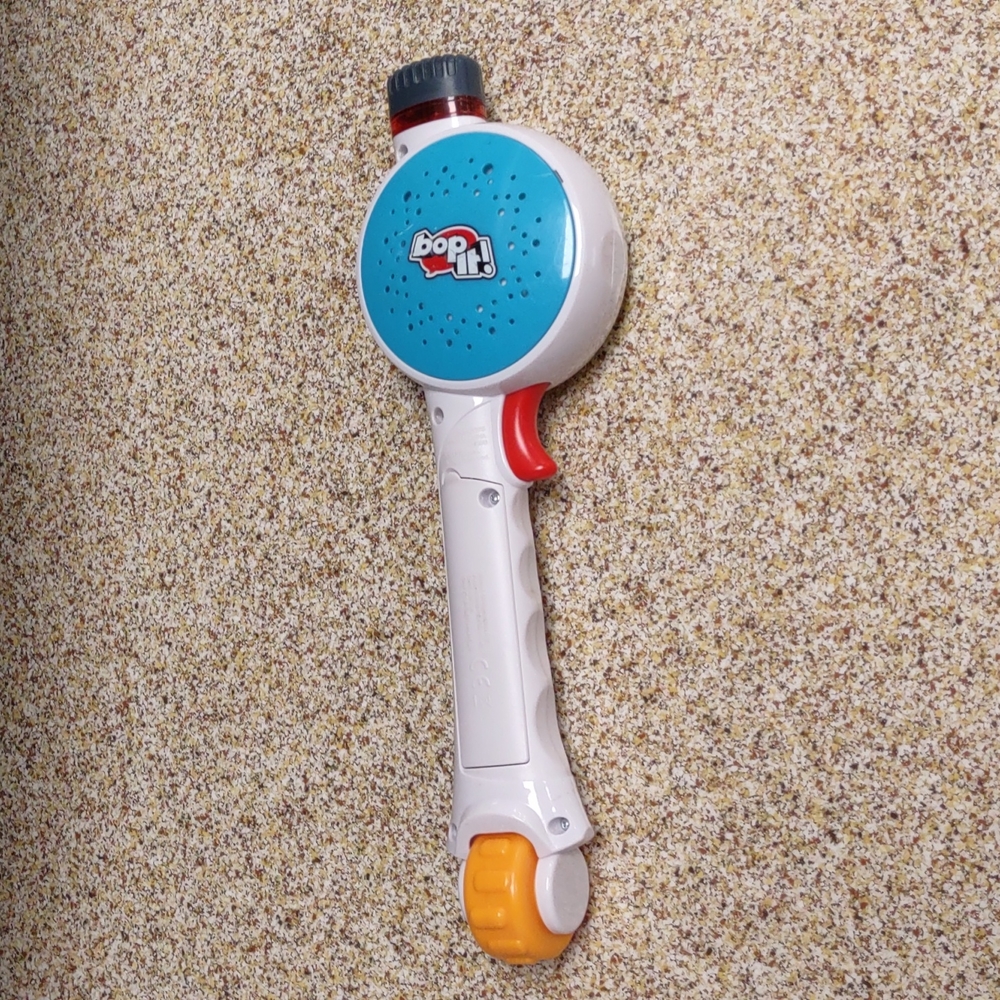 2017 Hasbro Bop It Coordination Maker Electronic Challenge Party Game - Picture 3 of 12